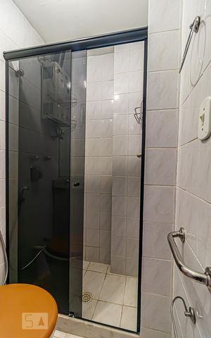 Apartamento à venda com 72m², 2 quartos e 2 vagas Apartamento à venda com 72m², 2 quartos e 2 vagasBanheiro da Suíte