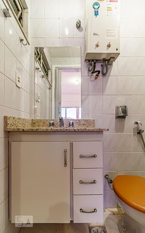 Apartamento à venda com 72m², 2 quartos e 2 vagas Apartamento à venda com 72m², 2 quartos e 2 vagasBanheiro da Suíte