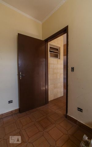 Casa à venda com 430m², 3 quartos e 8 vagas Casa à venda com 430m², 3 quartos e 8 vagasQuarto de serviço