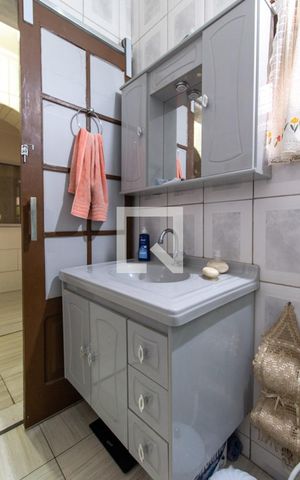 Casa à venda com 242m², 6 quartos e 1 vaga Casa à venda com 242m², 6 quartos e 1 vagaBanheiro 1º Andar