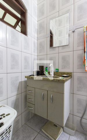 Casa à venda com 242m², 6 quartos e 1 vaga Casa à venda com 242m², 6 quartos e 1 vagaBanheiro 2º Andar