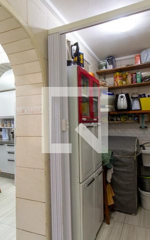 Casa à venda com 242m², 6 quartos e 1 vaga Casa à venda com 242m², 6 quartos e 1 vagaÁrea de Serviço 1º Andar