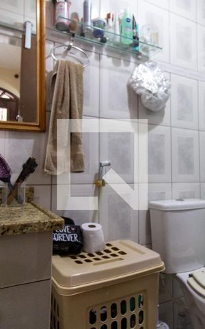 Casa à venda com 242m², 6 quartos e 1 vaga Casa à venda com 242m², 6 quartos e 1 vagaBanheiro 2º Andar