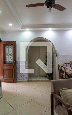 Casa à venda com 242m², 6 quartos e 1 vaga Casa à venda com 242m², 6 quartos e 1 vagaSala 1º Andar