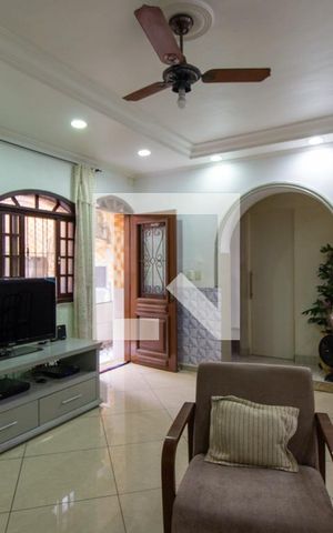 Casa à venda com 242m², 6 quartos e 1 vaga Casa à venda com 242m², 6 quartos e 1 vagaSala 1º Andar