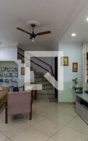 Casa à venda com 242m², 6 quartos e 1 vaga Casa à venda com 242m², 6 quartos e 1 vagaSala 1º Andar