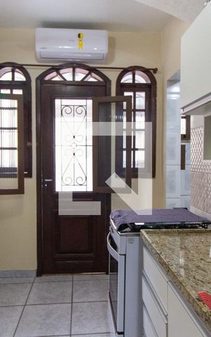 Casa à venda com 242m², 6 quartos e 1 vaga Casa à venda com 242m², 6 quartos e 1 vagaCozinha 2 2º Andar