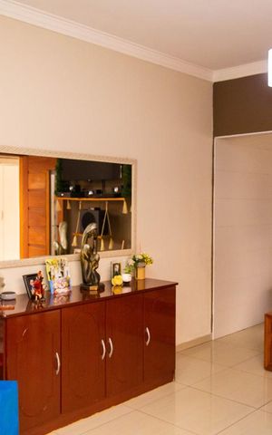 Casa à venda com 200m², 3 quartos e 2 vagas Casa à venda com 200m², 3 quartos e 2 vagasSala