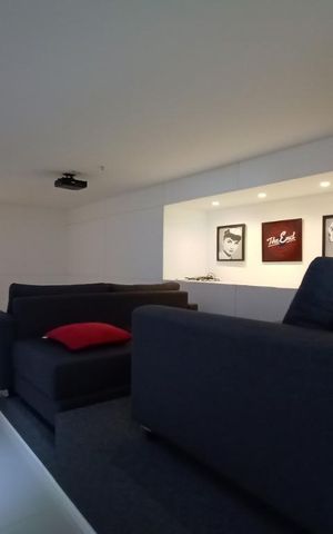 Apartamento à venda com 150m², 3 quartos e 2 vagas Apartamento à venda com 150m², 3 quartos e 2 vagasCinema