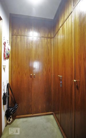 Apartamento à venda com 206m², 4 quartos e 4 vagasCloset