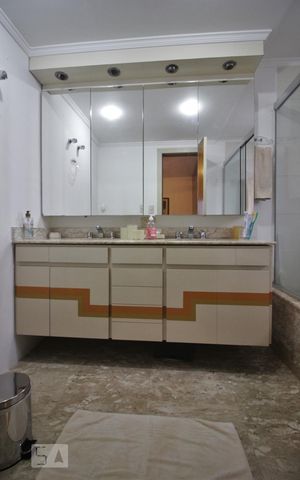 Apartamento à venda com 206m², 4 quartos e 4 vagasBanheiro da suíte 3