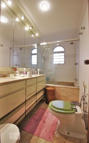Apartamento à venda com 206m², 4 quartos e 4 vagasBanheiro da suíte 1