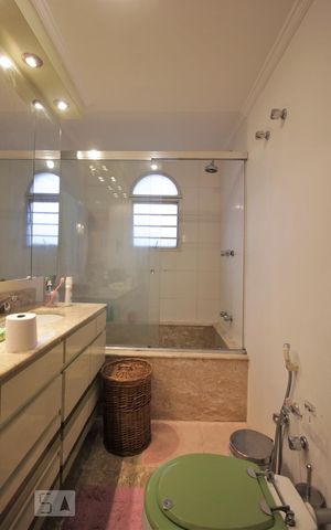 Apartamento à venda com 206m², 4 quartos e 4 vagasBanheiro da suíte 1