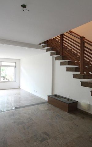Casa à venda com 360m², 3 quartos e 5 vagasSala