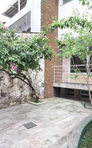 Casa à venda com 360m², 3 quartos e 5 vagasFrente da casa