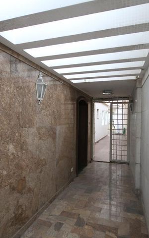 Casa à venda com 360m², 3 quartos e 5 vagasCorredor