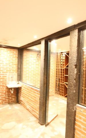 Casa à venda com 360m², 3 quartos e 5 vagasAdega