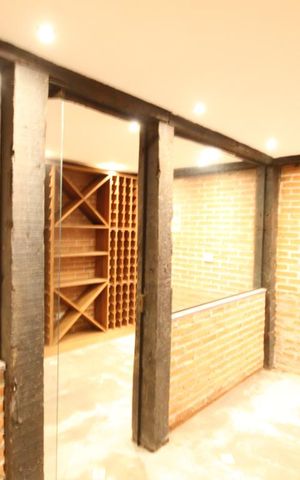 Casa à venda com 360m², 3 quartos e 5 vagasAdega