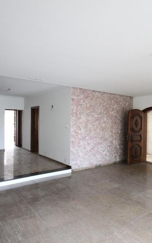 Casa à venda com 360m², 3 quartos e 5 vagasSala