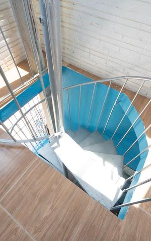 Casa à venda com 200m², 3 quartos e 2 vagasEscada