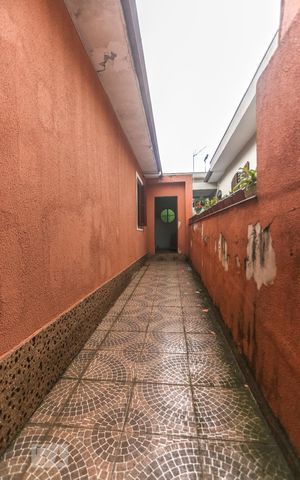 Casa à venda com 300m², 6 quartos e 4 vagasCorredor externo