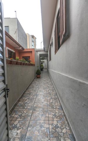 Casa à venda com 300m², 6 quartos e 4 vagasCorredor externo