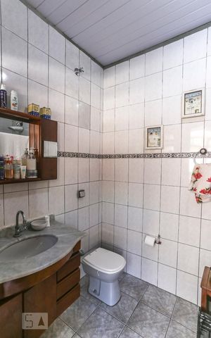 Casa à venda com 300m², 6 quartos e 4 vagasBanheiro de serviço - casa 01