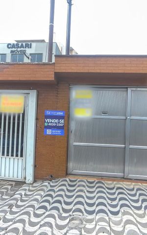 Casa à venda com 300m², 6 quartos e 4 vagasFachada