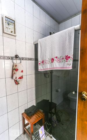 Casa à venda com 300m², 6 quartos e 4 vagasBanheiro de serviço - casa 01
