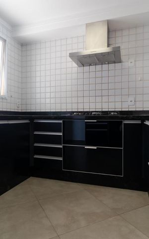 Apartamento à venda com 131m², 3 quartos e 2 vagas Apartamento à venda com 131m², 3 quartos e 2 vagasCozinha