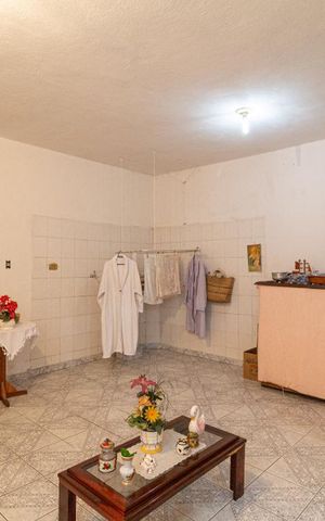 Casa à venda com 220m², 2 quartos e 2 vagas Casa à venda com 220m², 2 quartos e 2 vagasQuintal
