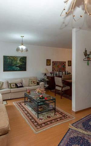 Casa à venda com 200m², 4 quartos e 2 vagas Casa à venda com 200m², 4 quartos e 2 vagasSala