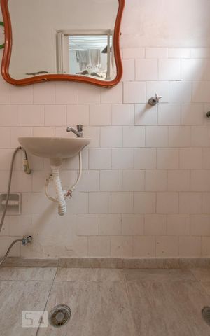 Casa à venda com 200m², 4 quartos e 2 vagas Casa à venda com 200m², 4 quartos e 2 vagasBanheiro de Serviço