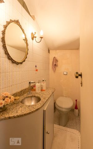 Casa à venda com 200m², 4 quartos e 2 vagas Casa à venda com 200m², 4 quartos e 2 vagasLavabo
