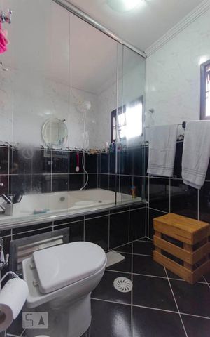 Casa para alugar com 550m², 6 quartos e 8 vagas Casa para alugar com 550m², 6 quartos e 8 vagasBanheiro Suíte 2