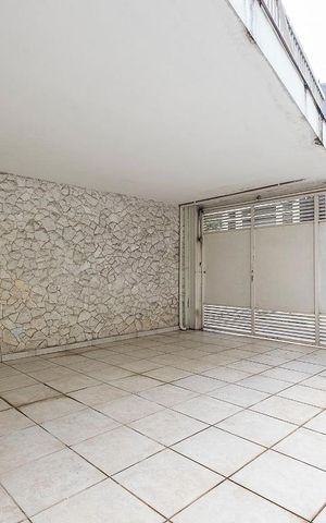 Casa à venda com 150m², 3 quartos e 2 vagas Casa à venda com 150m², 3 quartos e 2 vagasGaragem