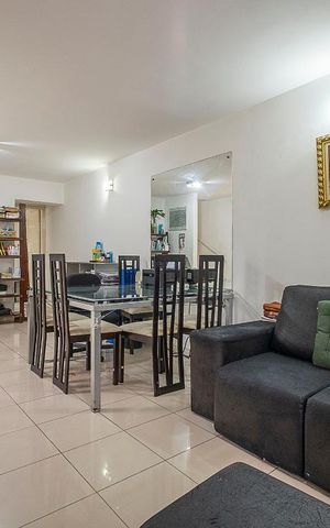 Casa à venda com 150m², 3 quartos e 2 vagas Casa à venda com 150m², 3 quartos e 2 vagasSala