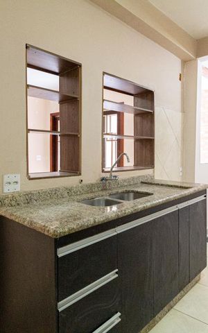 Casa à venda com 300m², 3 quartos e 1 vaga Casa à venda com 300m², 3 quartos e 1 vagaCozinha