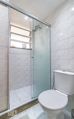 Apartamento à venda com 72m², 4 quartos e sem vaga Apartamento à venda com 72m², 4 quartos e sem vagaBanheiro Social