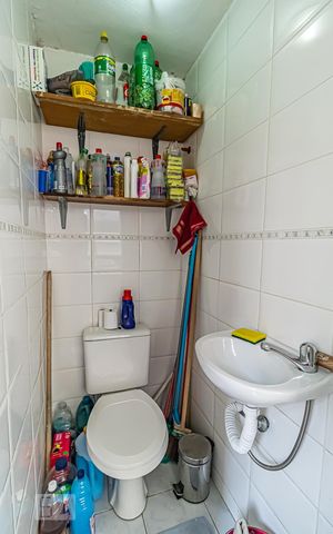 Apartamento à venda com 72m², 4 quartos e sem vaga Apartamento à venda com 72m², 4 quartos e sem vagaBanheiro de Serviço
