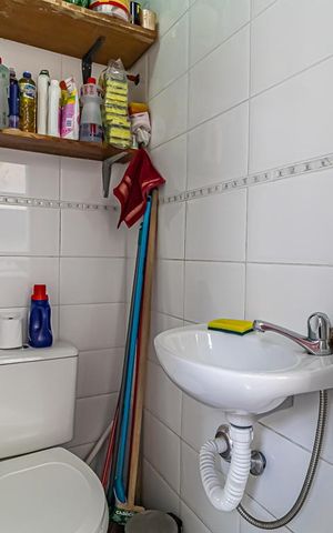 Apartamento à venda com 72m², 4 quartos e sem vaga Apartamento à venda com 72m², 4 quartos e sem vagaBanheiro de Serviço