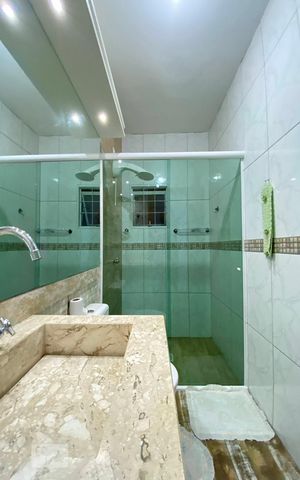 Casa à venda com 215m², 4 quartos e 4 vagas Casa à venda com 215m², 4 quartos e 4 vagasBanheiro do Chalé