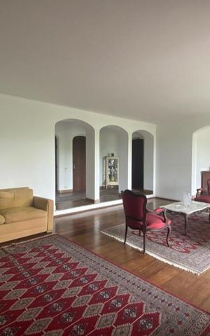 Apartamento para alugar com 300m², 4 quartos e 4 vagas Apartamento para alugar com 300m², 4 quartos e 4 vagasSala