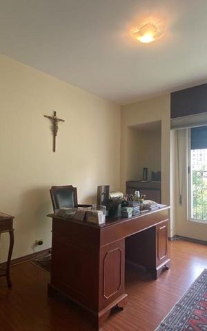 Apartamento para alugar com 300m², 4 quartos e 4 vagas Apartamento para alugar com 300m², 4 quartos e 4 vagasEscritório