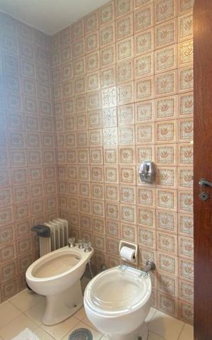 Apartamento para alugar com 300m², 4 quartos e 4 vagas Apartamento para alugar com 300m², 4 quartos e 4 vagasBanheiro da Suíte 2
