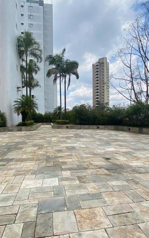 Apartamento para alugar com 300m², 4 quartos e 4 vagas Apartamento para alugar com 300m², 4 quartos e 4 vagasÁrea comum