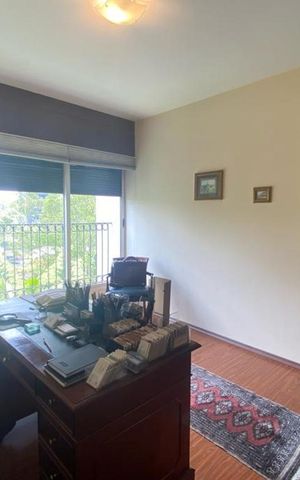 Apartamento para alugar com 300m², 4 quartos e 4 vagas Apartamento para alugar com 300m², 4 quartos e 4 vagasEscritório