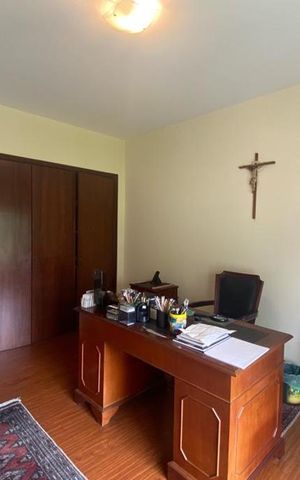 Apartamento para alugar com 300m², 4 quartos e 4 vagas Apartamento para alugar com 300m², 4 quartos e 4 vagasEscritório