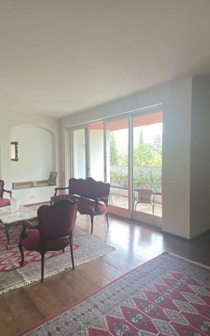 Apartamento para alugar com 300m², 4 quartos e 4 vagas Apartamento para alugar com 300m², 4 quartos e 4 vagasSala