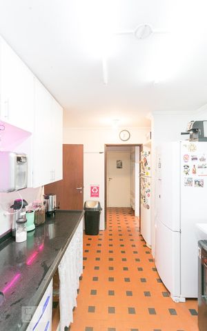Casa à venda com 490m², 3 quartos e 3 vagas Casa à venda com 490m², 3 quartos e 3 vagasCozinha